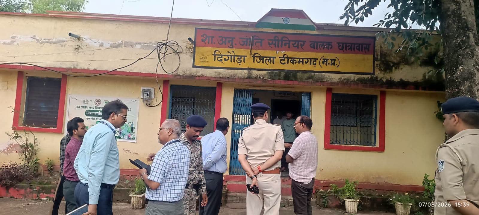 टीकमगढ़ में संभागायुक्त अनिल सुचारी का दौरा, 214 पंचायतों में अंडरग्राउंड ड्रेनेज सिस्टम की सराहना