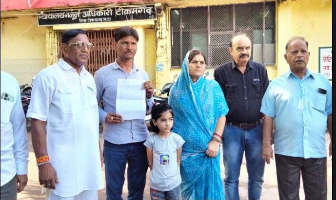 कक्षा 1 की छात्रा से कथित मारपीट का मामला, कान के पर्दे में चोट का परिजनों ने लगाया आरोप