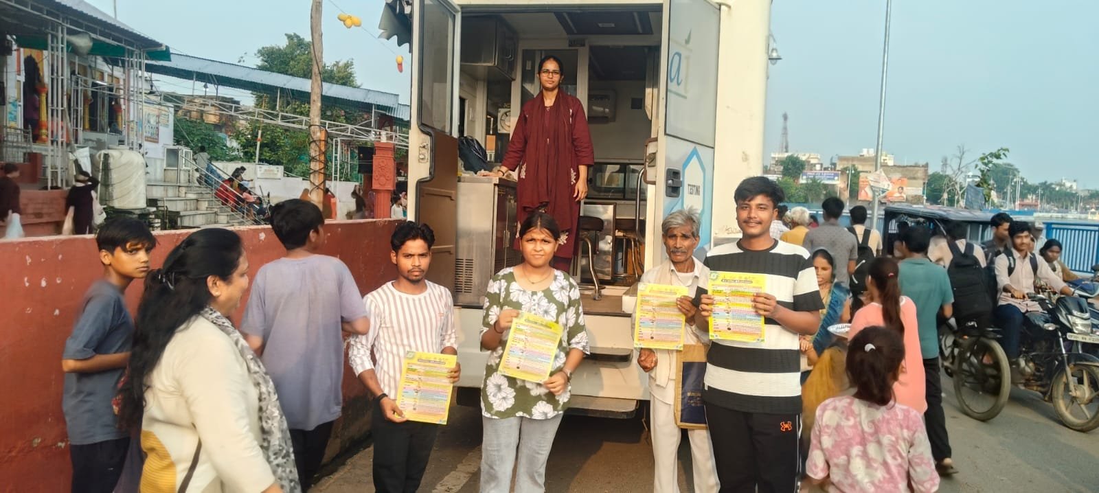 भिण्ड में खाद्य सुरक्षा विभाग की कार्रवाई, डेयरी और दुग्ध वाहन से लिए दूध-मावा के नमूने