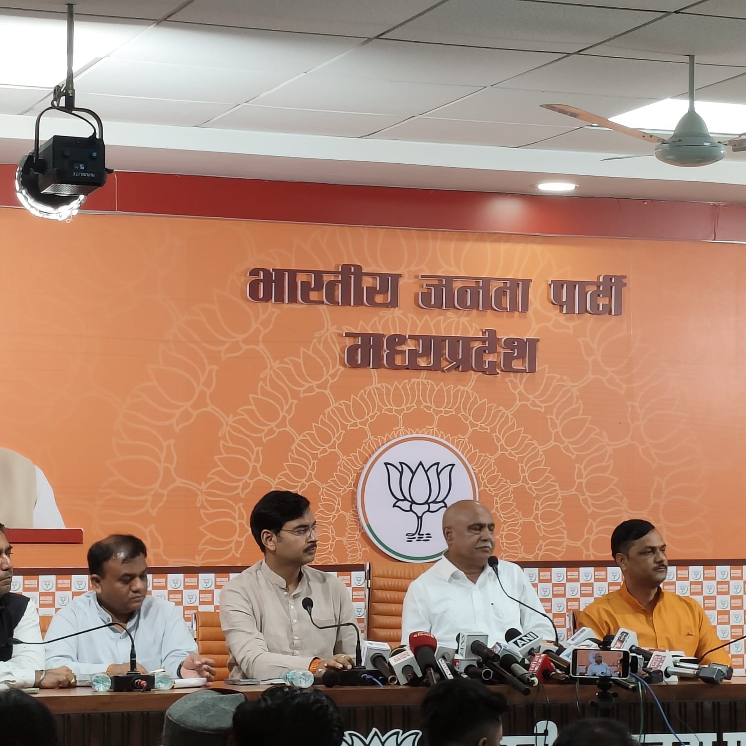 भोपाल में बीजेपी प्रदेश अध्यक्ष हेमंत खंडेलवाल ने कांग्रेस पर साधा निशाना