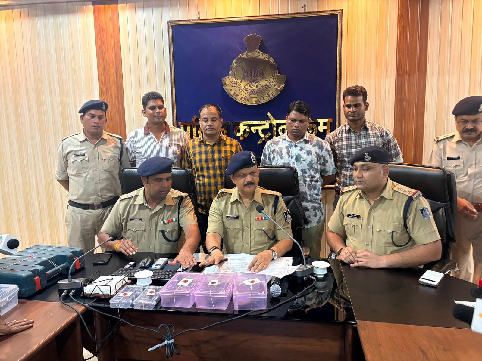 सागर में अवैध हथियार बनाने वाली फैक्ट्री का भंडाफोड़, कट्टा-रिवॉल्वर-पिस्टल समेत 3 आरोपी गिरफ्तार