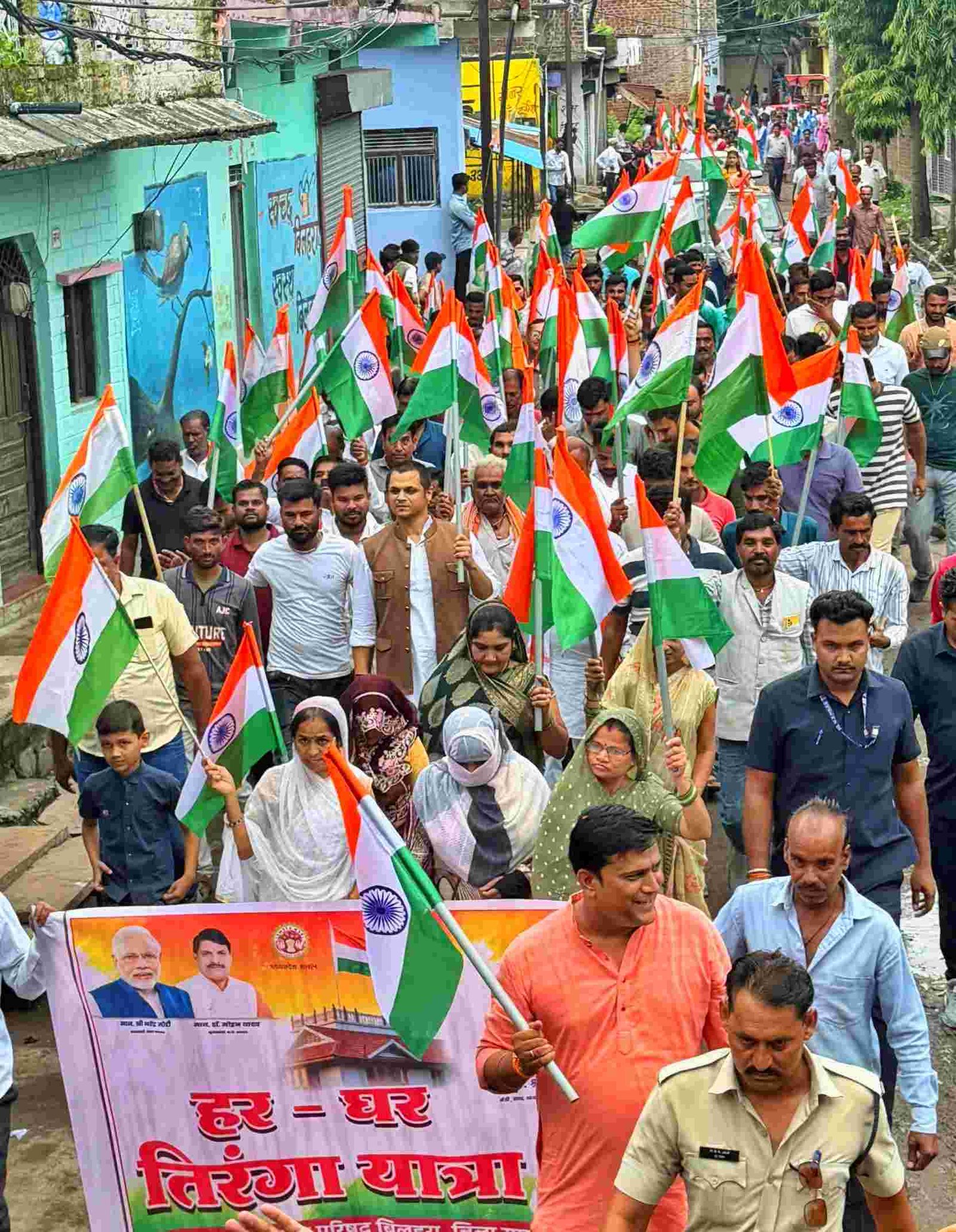 आकाश सिंह के नेतृत्व में तिरंगे के रंग में रंगा बिलहरा, भव्य तिरंगा यात्रा में गूंजा भारत माता का जयघोष