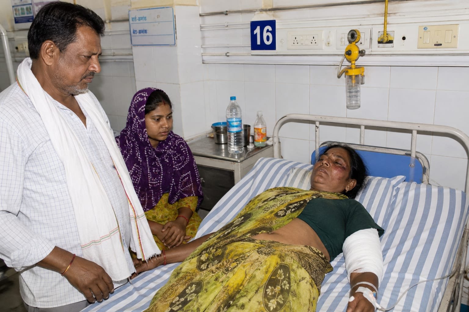 शिवपुरी: 12 बीघा जमीन के विवाद में महिला पर हमला, जिला अस्पताल में भर्ती