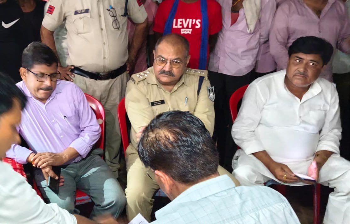सेवढ़ा में चौथे दिन भी नहीं टूटी आउटसोर्स कर्मचारियों की हड़ताल, अधिकारियों की समझाइश बेअसर, बाजार बंद का आह्वान