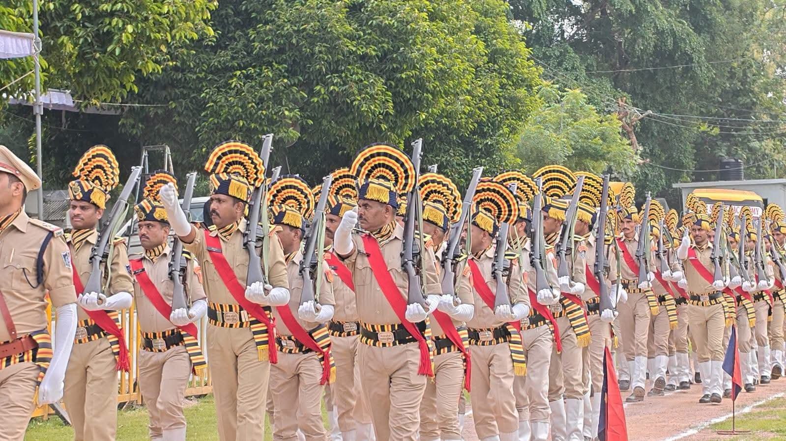 छतरपुर में स्वतंत्रता दिवस की फाइनल परेड रिहर्सल संपन्न, कलेक्टर-एसपी ने लिया तैयारियों का जायजा