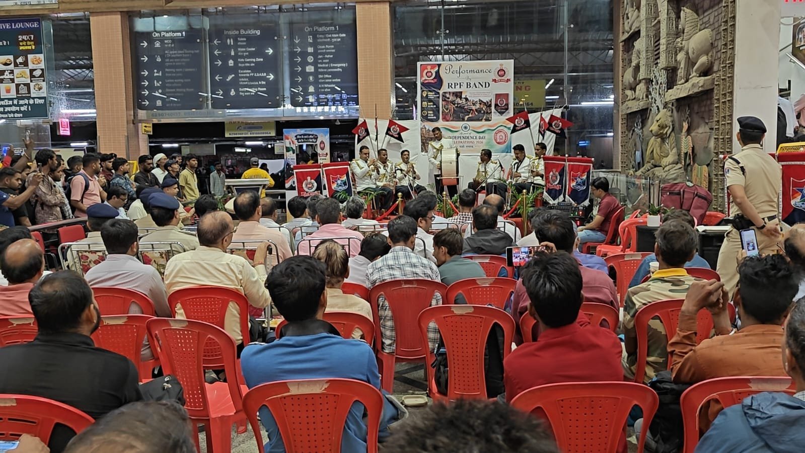 भोपाल रेलवे स्टेशन पर RPF बैंड ने जगाया देशभक्ति का जज्बा