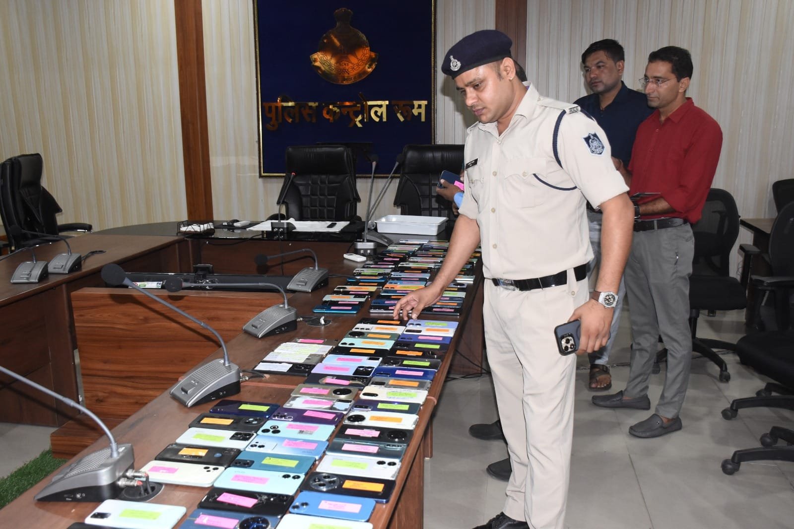 सागर पुलिस की बड़ी कामयाबी, 112 गुम मोबाइल खोजकर मालिकों को लौटाए
