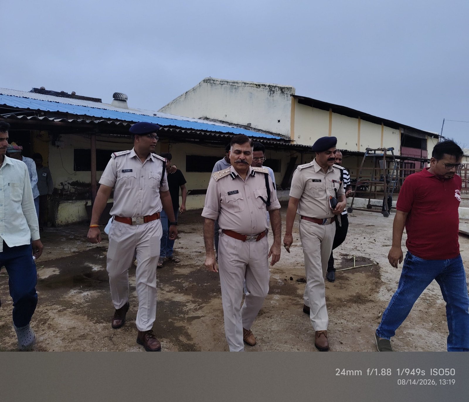 डीआईजी शशीन्द्र चौहान का बंडा दौरा, जनसंवाद से लेकर पुलिसकर्मियों के सम्मान और मंदिर चोरी के खुलासे के निर्देश तक