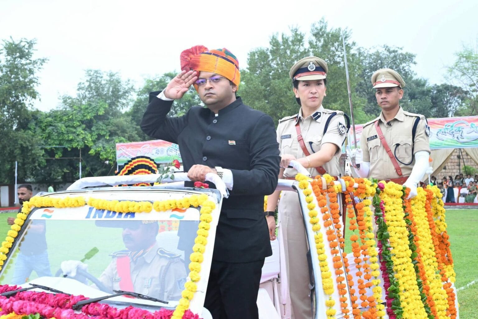 शिवपुरी में कलेक्टर अर्पित वर्मा ने फहराया तिरंगा, प्रभारी मंत्री की तबीयत बिगड़ने से बदला कार्यक्रम