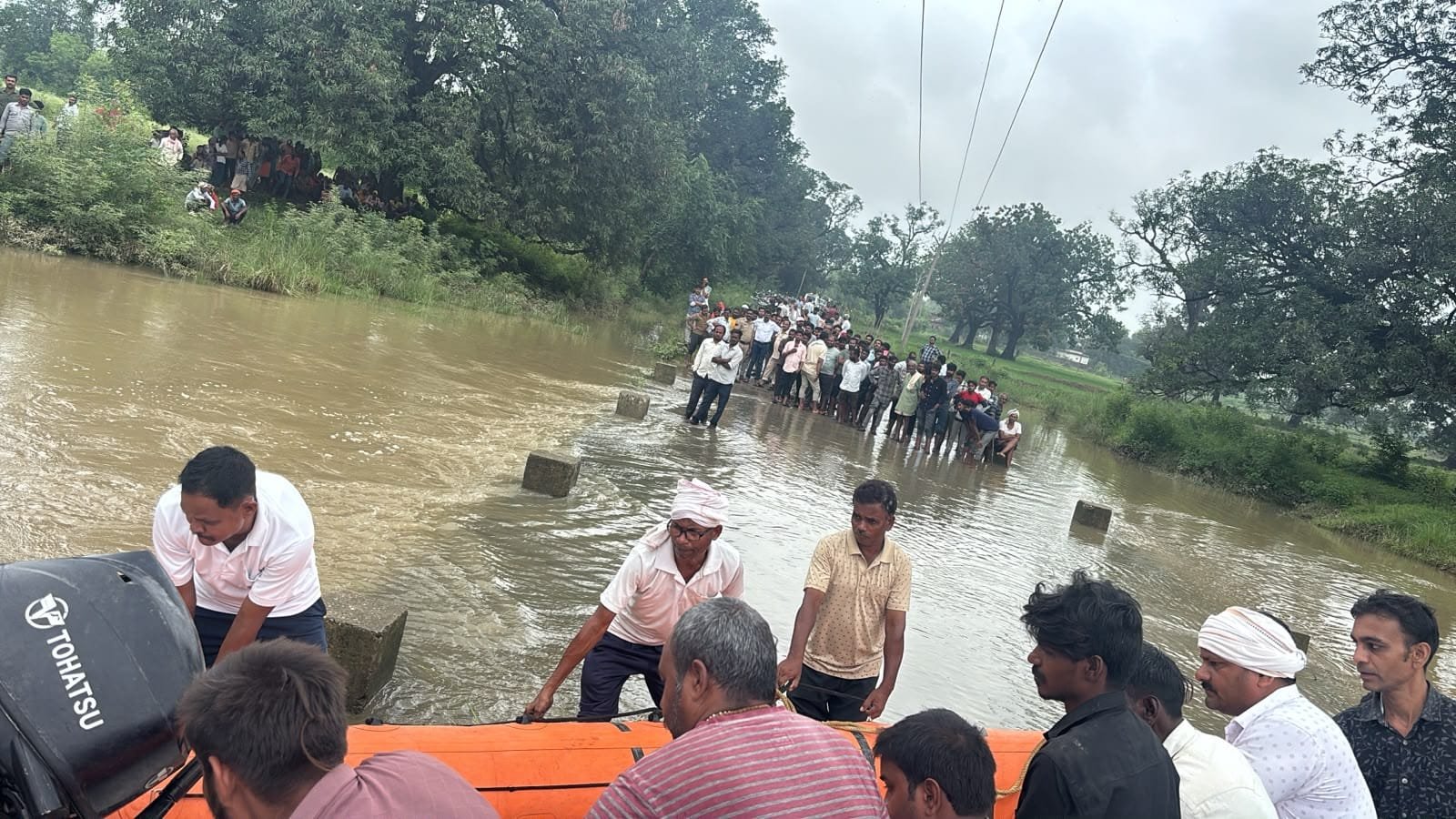 आमाडाढी-जूरा को जोड़ने वाली नदी में तीन बालक डूबे, रातभर से तलाश जारी