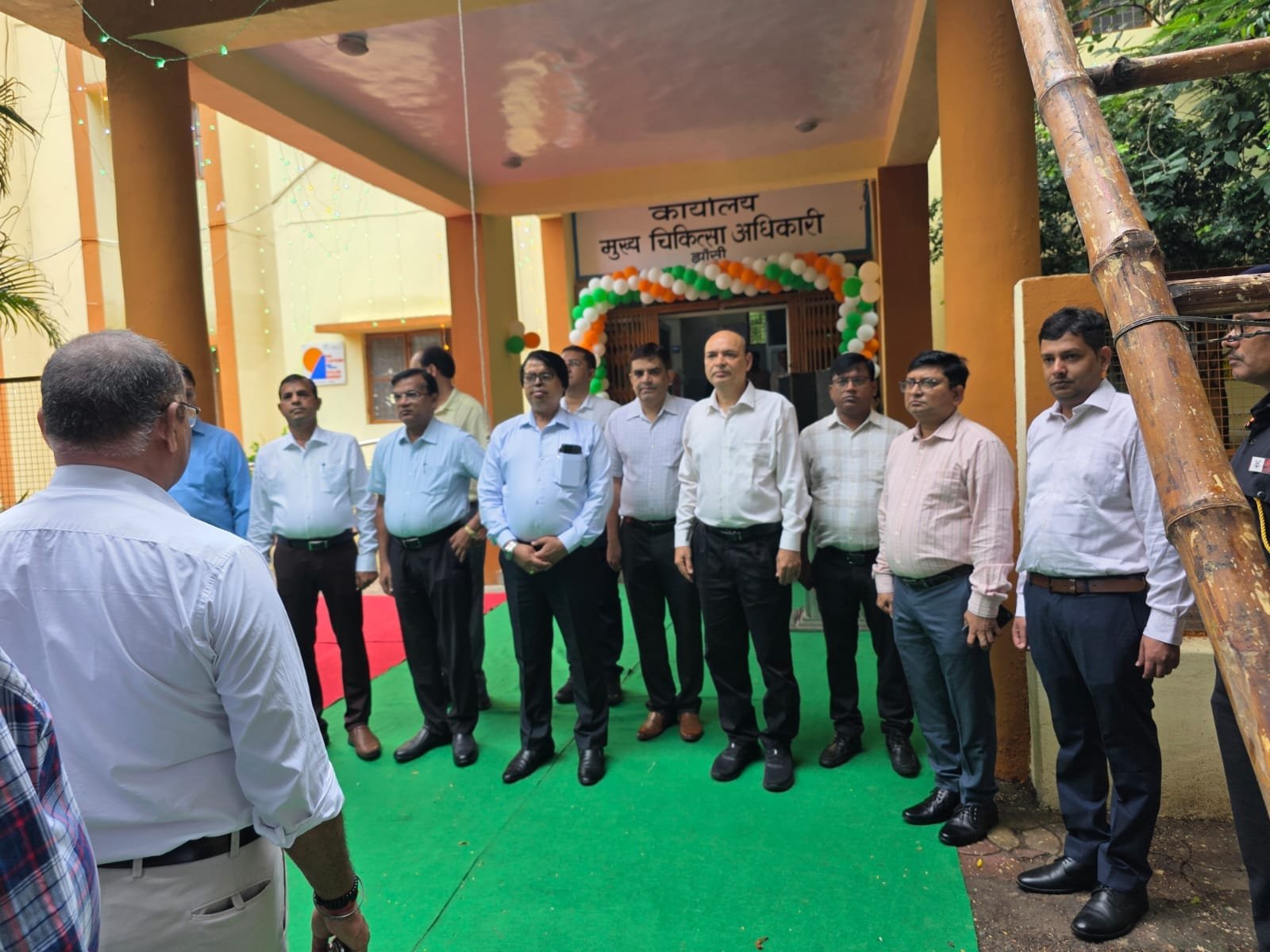 झांसी में धूमधाम से मनाया गया 80वां स्वतंत्रता दिवस समारोह, CMO डॉ. शिशिर पुरी ने किया ध्वजारोहण