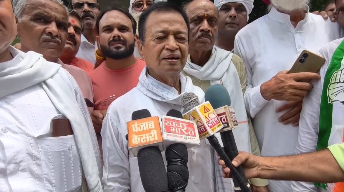 डबरा में कांग्रेस का प्रदर्शन, 11 सूत्रीय मांगों को लेकर पैदल मार्च, उग्र आंदोलन की चेतावनी