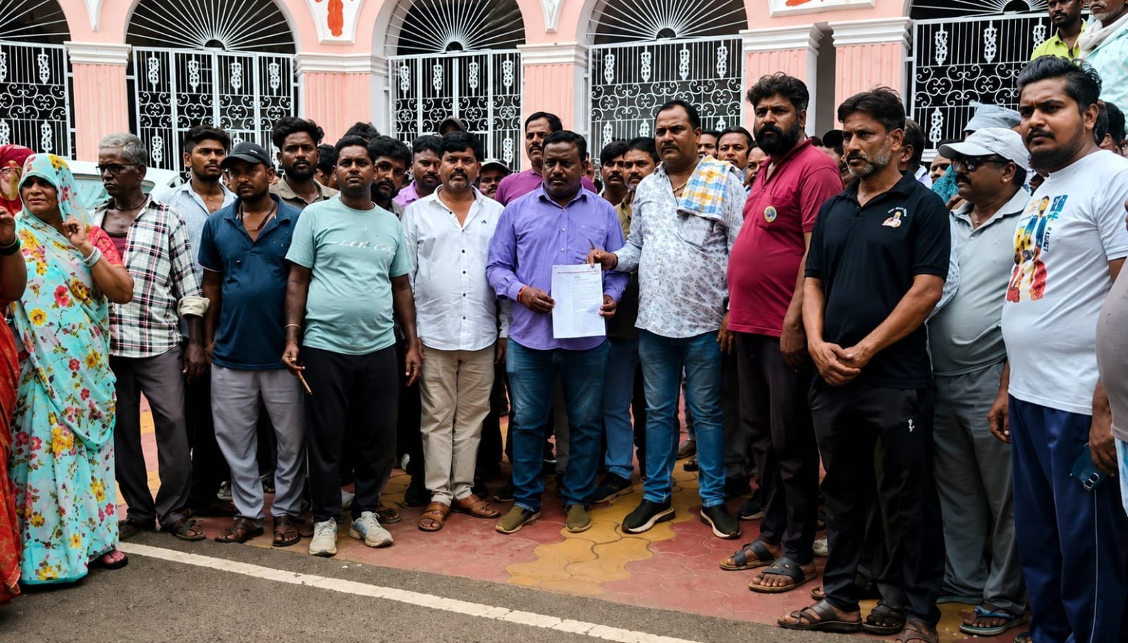 नगर पालिका कर्मचारियों की 11 मांगों को लेकर सफाई मजदूर कांग्रेस ने सौंपा ज्ञापन, 5 दिन का अल्टीमेटम