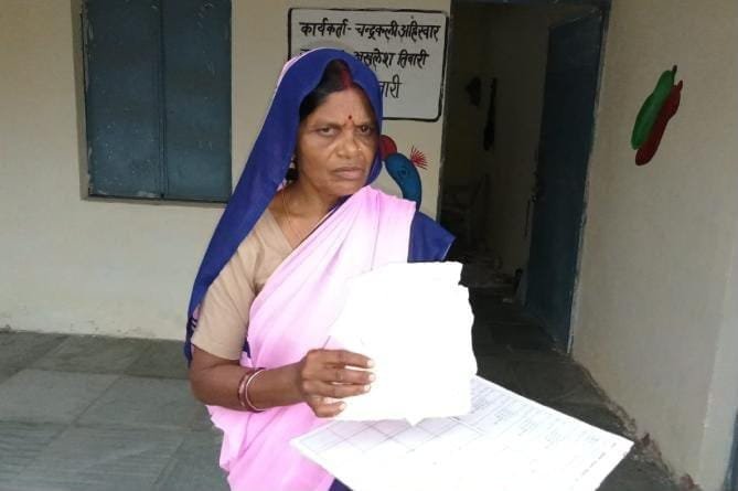 आंगनवाड़ी सहायिका की शिकायत की जांच करने पहुंचे परियोजना अधिकारी, वायरल वीडियो से मचा हड़कंप, अधिकारी बोले- ‘वीडियो से हुई छेड़छाड़’