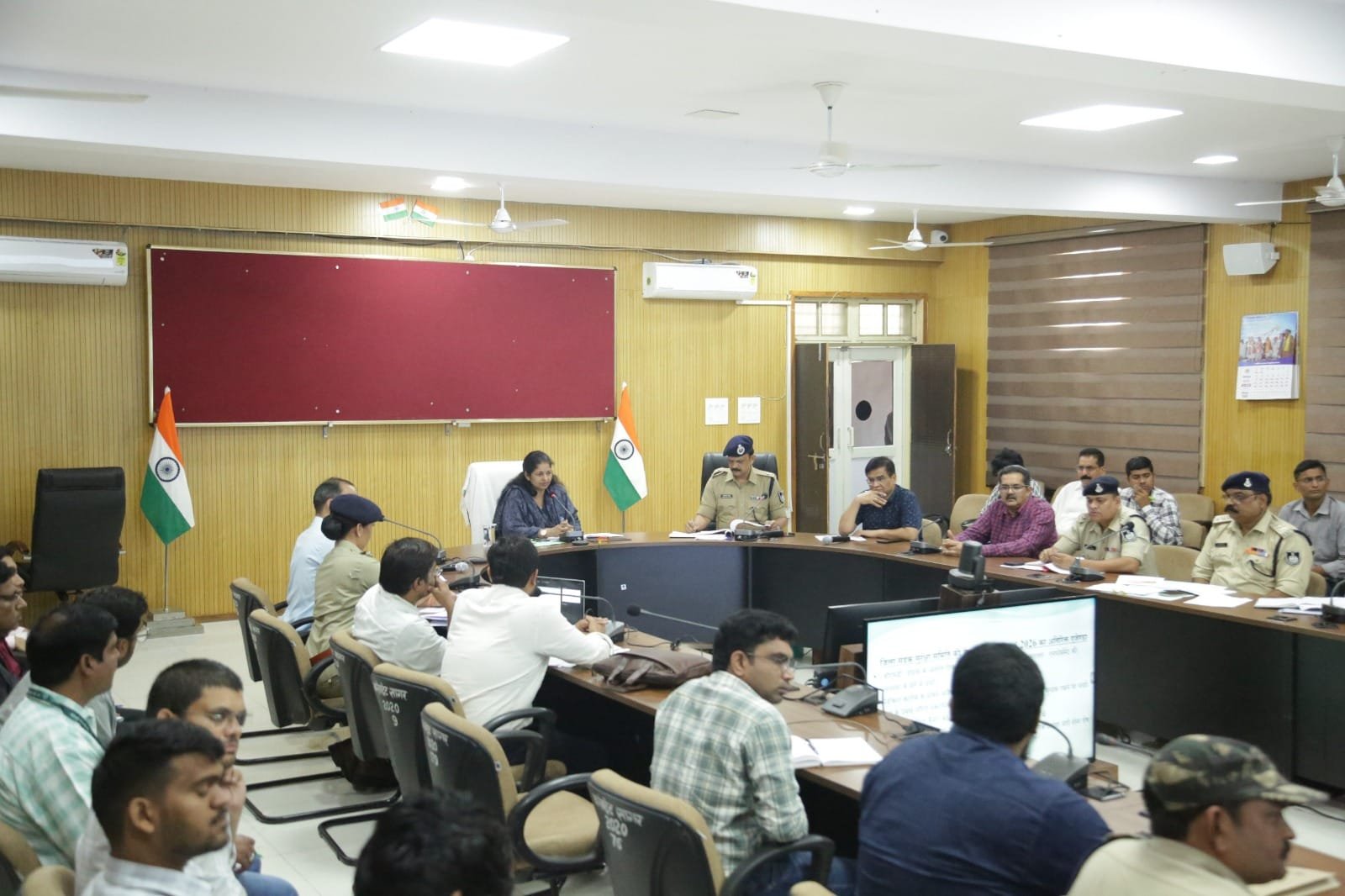 सागर में सड़क सुरक्षा और नशा मुक्ति को लेकर कलेक्टर सख्त, लंबित राहत प्रकरणों के शीघ्र निराकरण के निर्देश