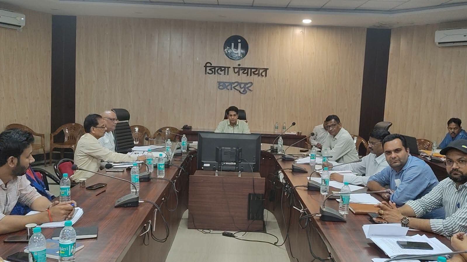 छतरपुर स्वास्थ्य विभाग की बैठक में कलेक्टर मृणाल मीना का बड़ा निर्देश, हर गर्भवती महिला की एएनसी जांच और हर पात्र बच्चे का टीकाकरण सुनिश्चित करें, लापरवाही पर रुकेगा इंसेंटिव
