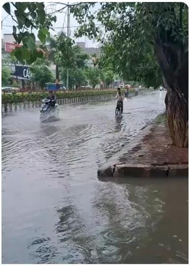 टीकमगढ़ में 24 घंटे से बारिश जारी, पलेरा में 3.5 इंच पानी