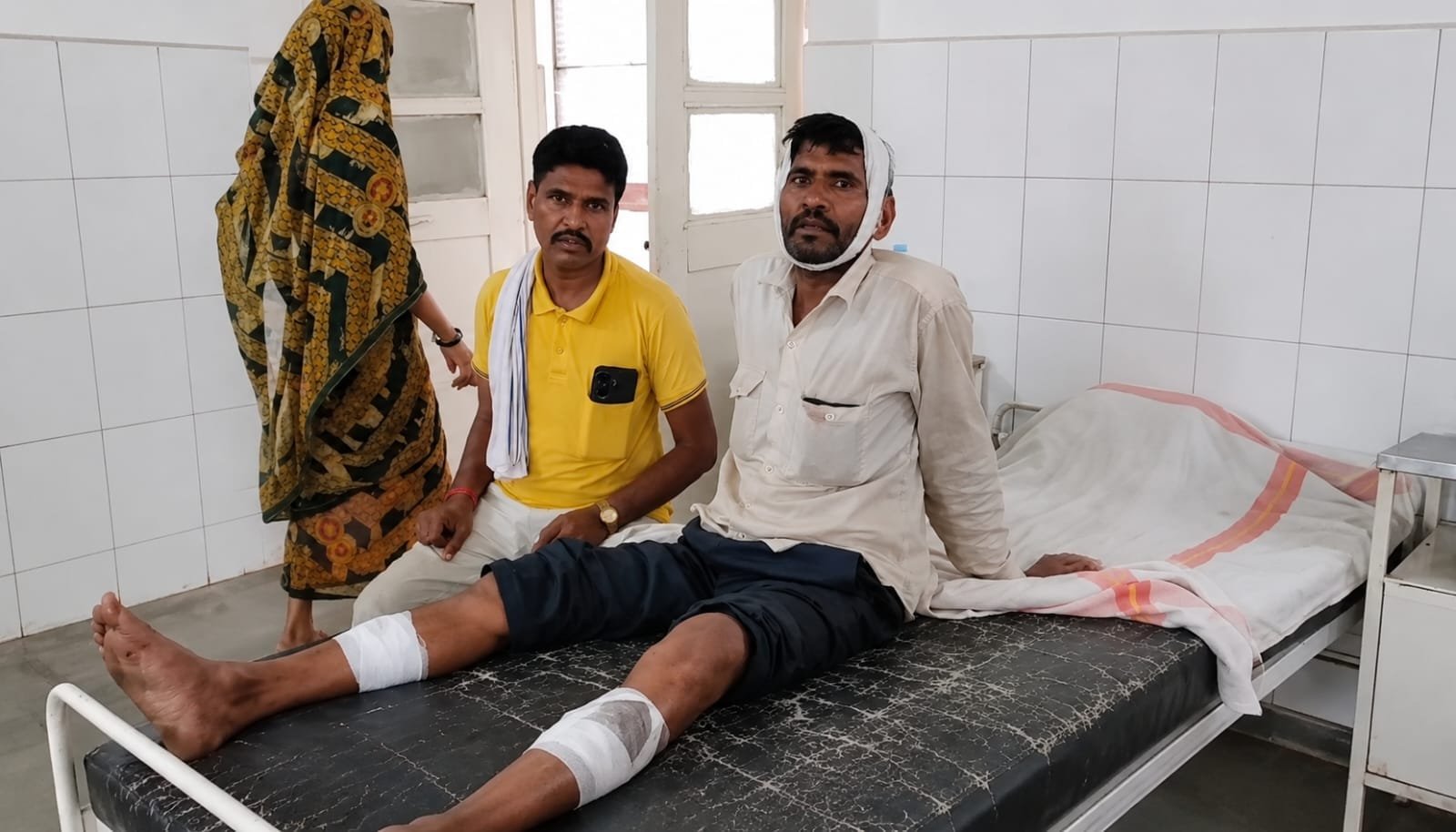 बैराड़ में घरेलू विवाद के दौरान बेटे ने पिता को लाठियों से पीटा, घायल पिता अस्पताल में भर्ती
