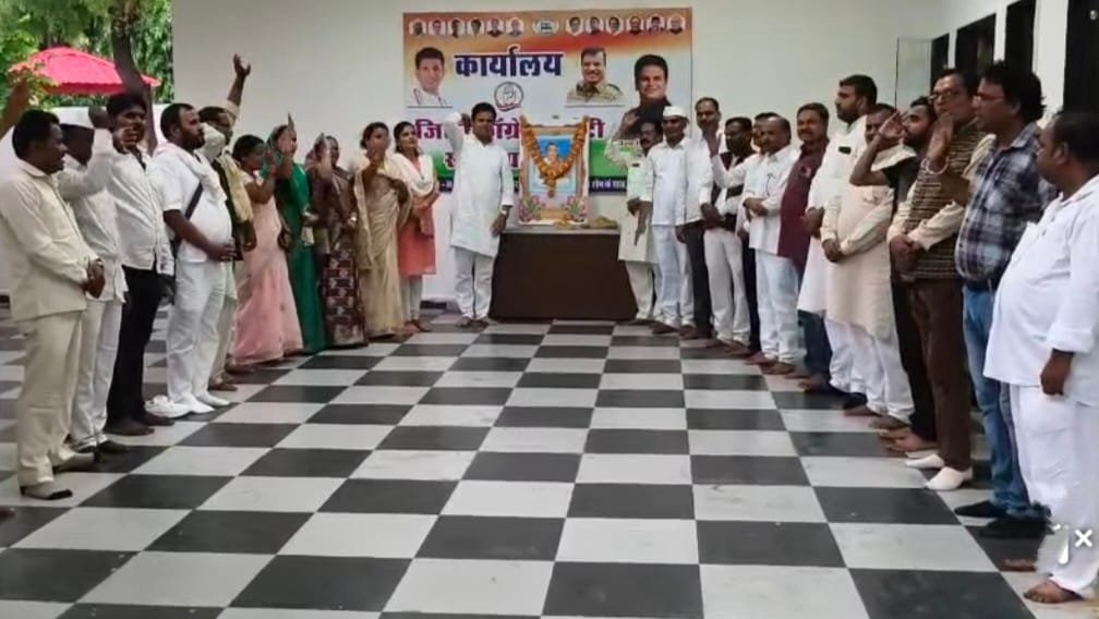 सागर में कांग्रेस ने मनाई राजीव गांधी की जयंती, नेताओं ने आधुनिक भारत के निर्माण में योगदान को किया याद