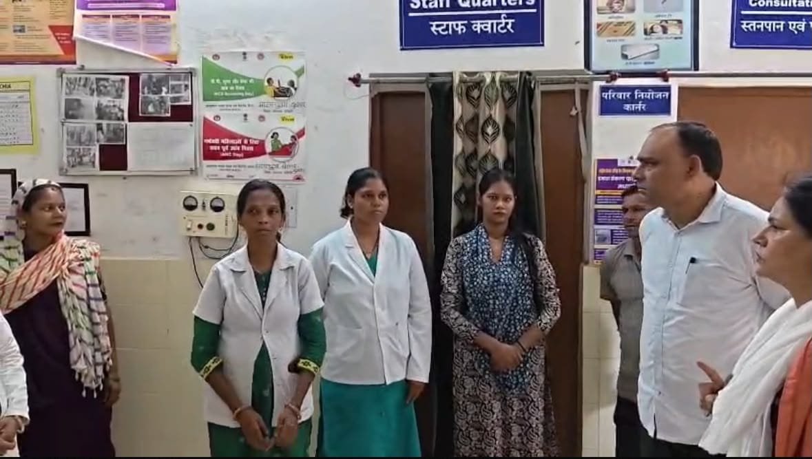 कलेक्टर के सामने खुली स्वास्थ्य विभाग की पोल, टिटनेस इंजेक्शन के लिए भटकती मिली गरीब महिला