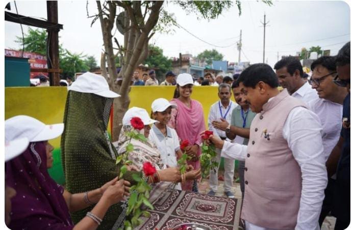 टीकमगढ़ जिला अस्पताल पहुंचे मुख्यमंत्री मोहन यादव, मरीजों से मिले; 19 कुपोषित बच्चों को बांटी ‘सेहत की टोकरी’