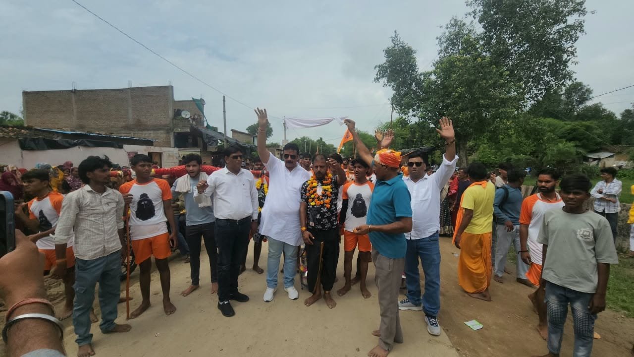 ललितपुर में डॉ. संदीप की अगुवाई में निकली भव्य कांवड़ यात्रा, हजारों श्रद्धालु हुए शामिल
