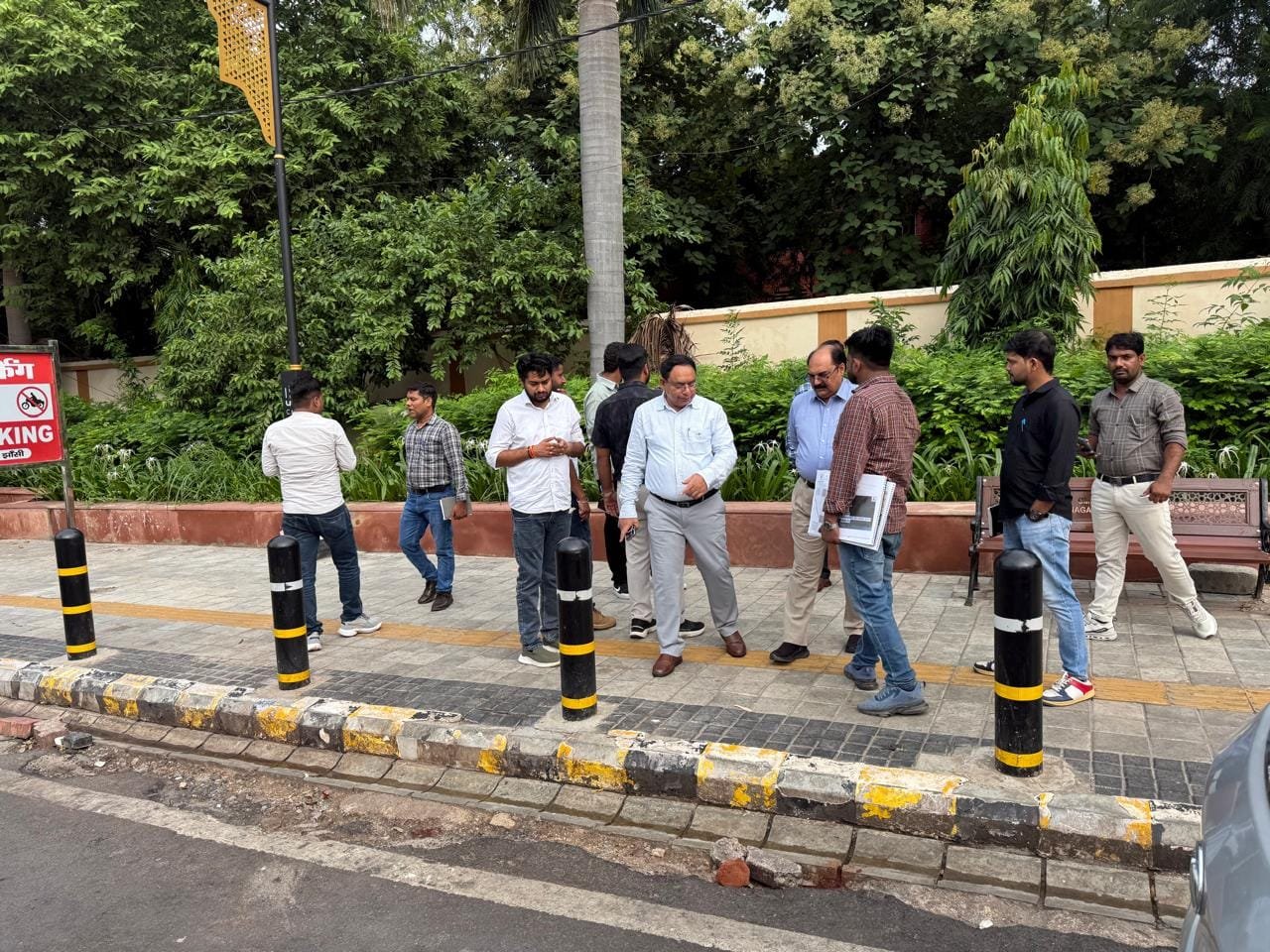 झांसी में 9 करोड़ की लागत से आइकोनिक रोड का सौंदर्यीकरण, अलीगढ़ टीम ने किया निरीक्षण