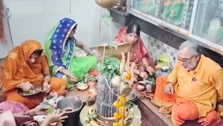 सागर के पशुपतिनाथ मंदिर में सावन के अंतिम सोमवार पर उमड़ी भीड़, 51 हजार पार्थिव शिवलिंगों का रुद्राभिषेक