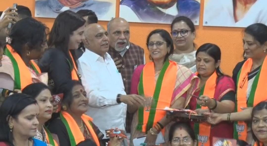 भोपाल: रक्षाबंधन पर जवानों के लिए बीजेपी महिला मोर्चा ने भेजीं राखियां, हर जिले से 2 हजार राखियों का लक्ष्य