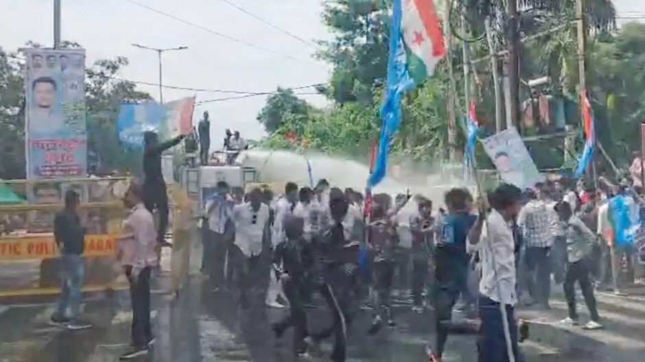 सागर में NSUI का जोरदार प्रदर्शन, कॉलेज छात्र संघ चुनाव की मांग पर कलेक्टर कार्यालय घेराव की कोशिश
