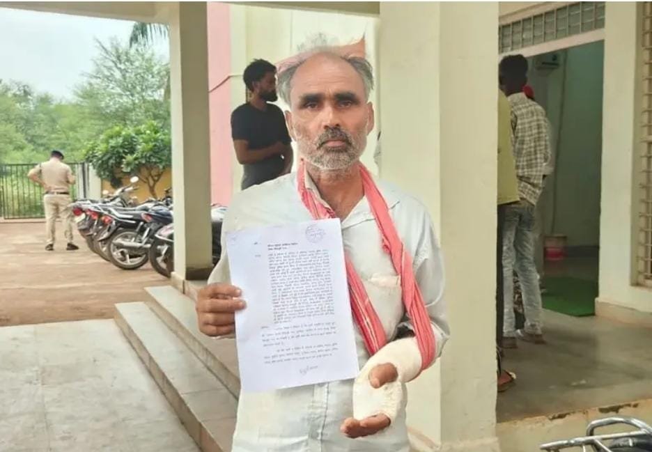 लाठी कुल्हाड़ी से हमला, सिर में लगे 5-6 टांके, वीडियो देने के बाद भी गिरफ्तारी नहीं, SP से लगाई गुहार