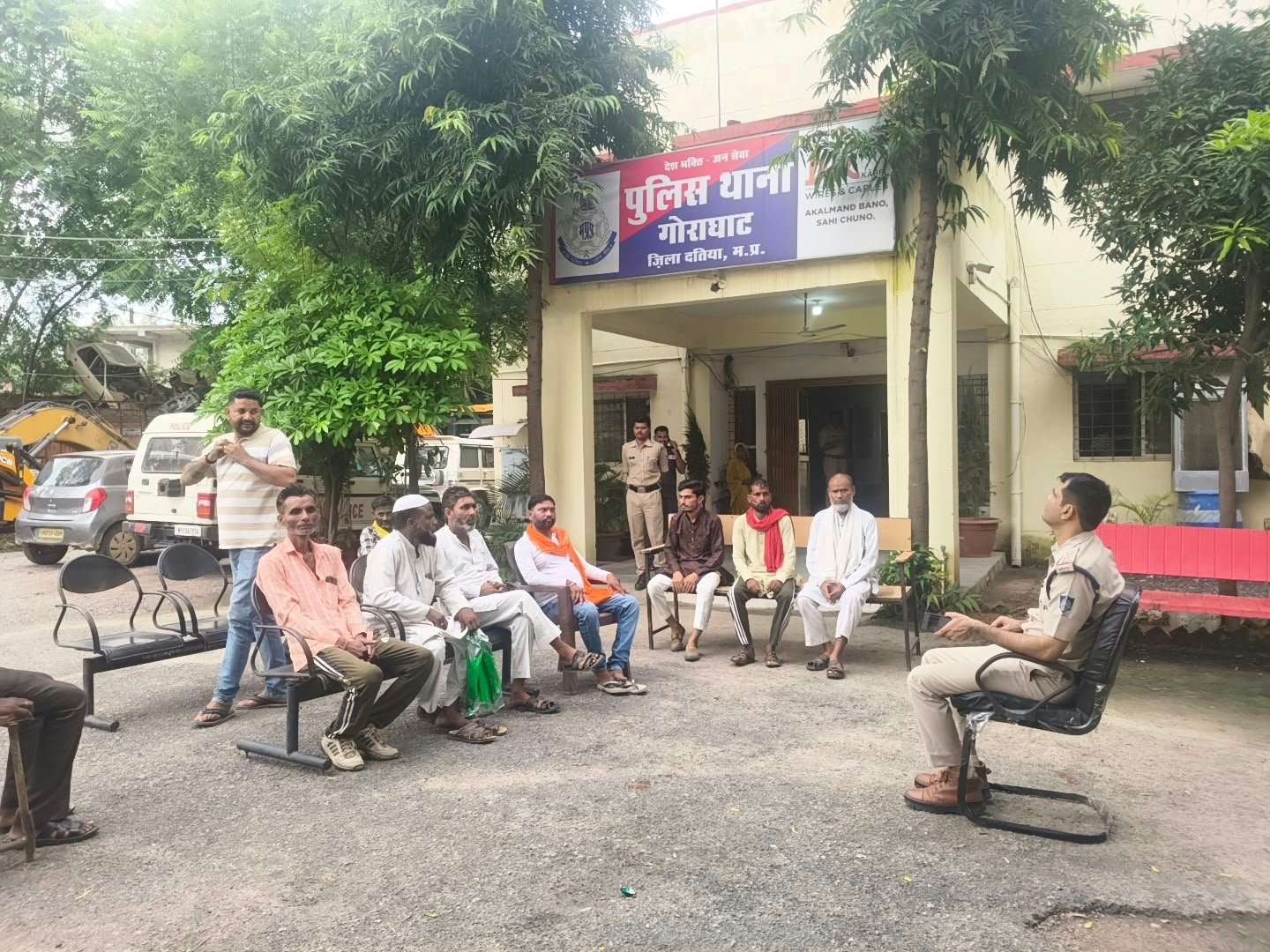दतिया के गोराघाट थाने में शांति समिति की बैठक, आगामी त्योहारों को लेकर पुलिस ने की अपील
