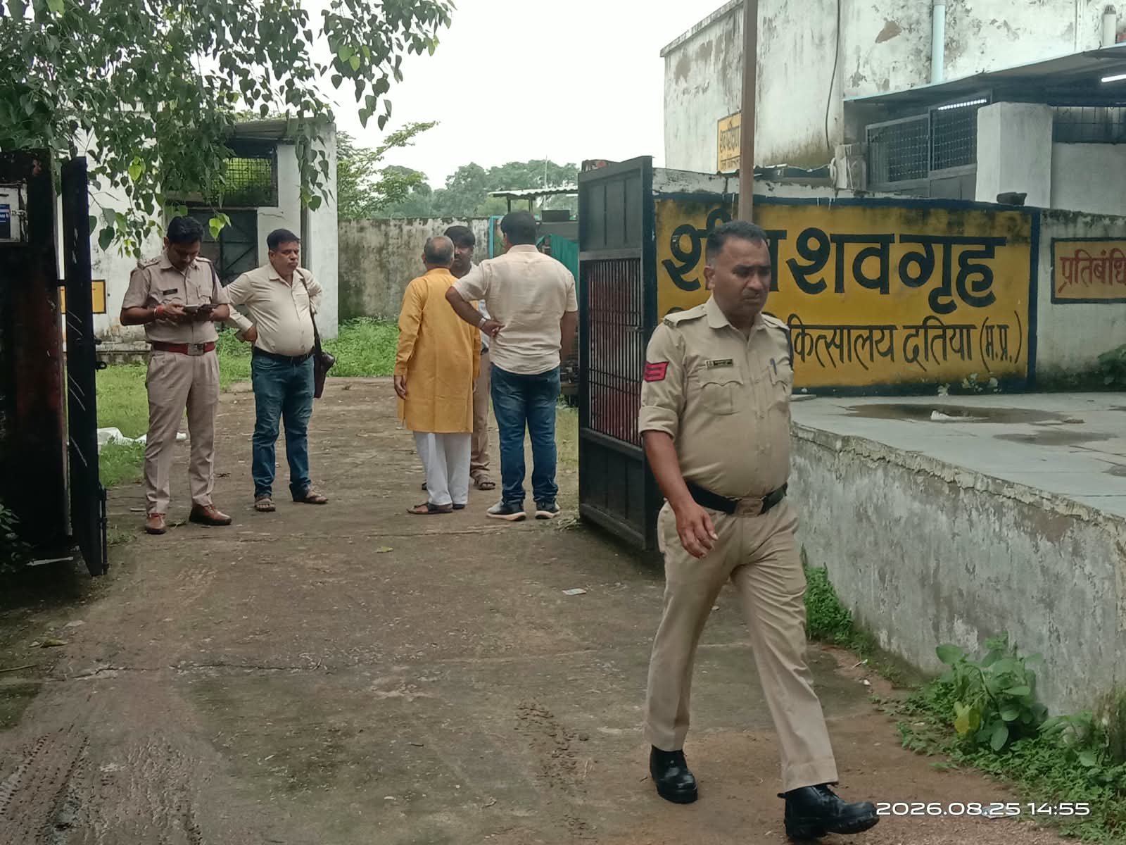 दतिया में कार के अंदर युवक ने खुद को गोली मारकर की आत्महत्या, उनाव पुलिस जांच में जुटी