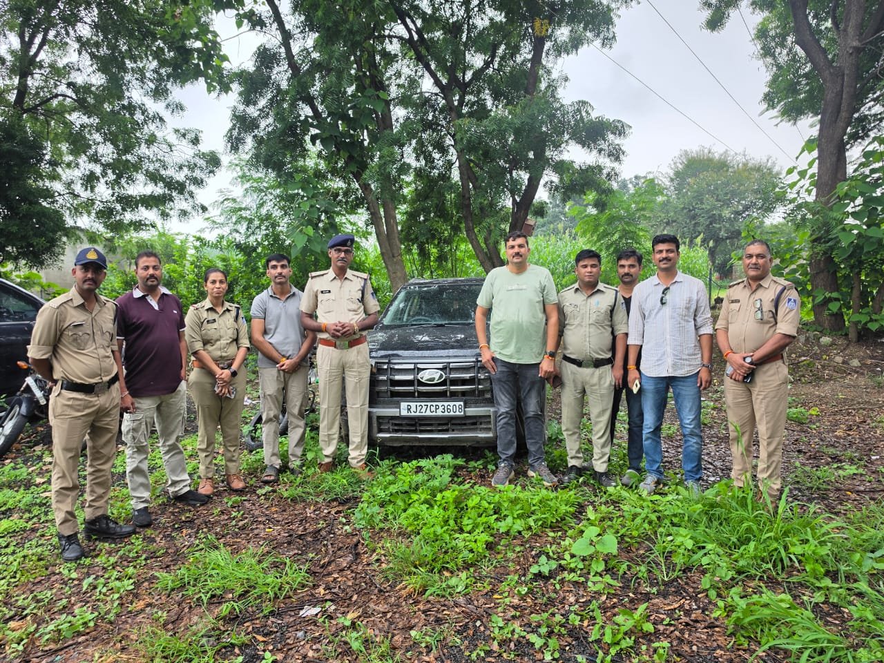 रतलाम में 2.50 करोड़ की MD ड्रग्स बरामद, क्रेटा छोड़कर जंगल में फरार हुए 4 आरोपी