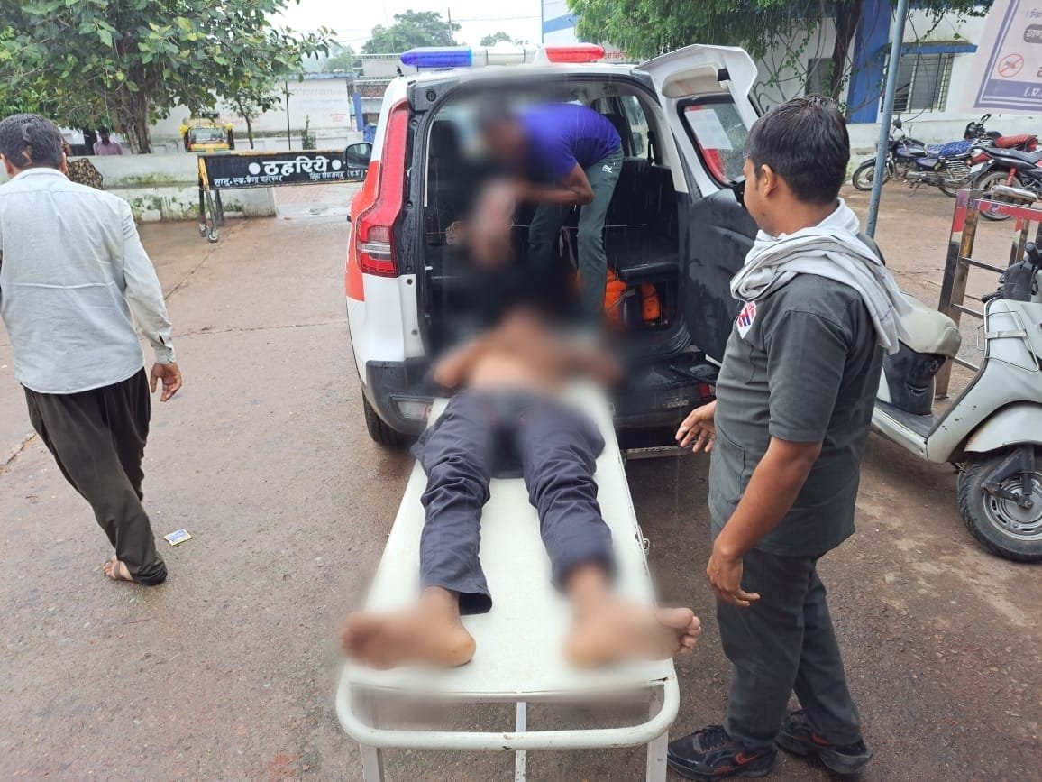 टीकमगढ़ में सड़क दुर्घटना में घायल तीन लोगों के लिए मददगार बनी डायल-112, समय पर अस्पताल पहुंचाया