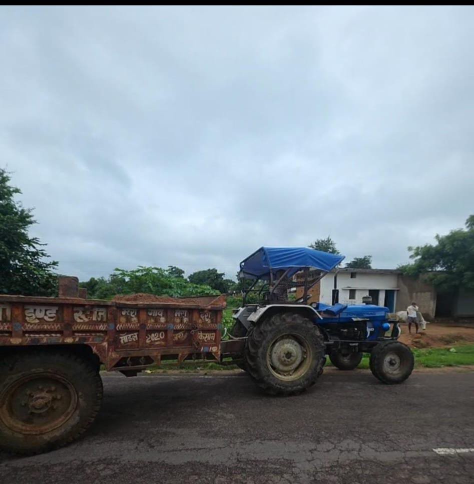 टीकमगढ़ में खनिज विभाग की कार्रवाई, अवैध रेत परिवहन करते ट्रैक्टर-ट्रॉली जब्त
