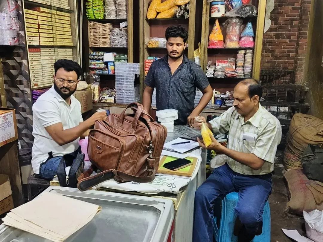 त्योहारों से पहले छतरपुर में खाद्य विभाग का एक्शन, दही, घी और लड्डू के लिए गए सैंपल