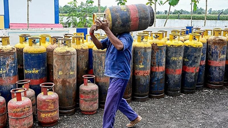 LPG Cylinder Price:अगस्त से कमर्शियल सिलेंडर सस्ता, दिल्ली में 202 रुपये की कटौती