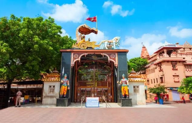जन्माष्टमी पर मथुरा और वृंदावन जाने का खास मौका, यूपी सरकार लाई 3 दिन की कृष्ण लीला यात्रा