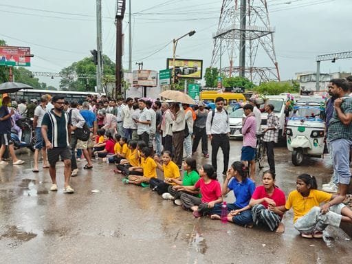 जेन अल्फा के प्रदर्शन ने खोली शिक्षा व्यवस्था की पोल, स्कूलों में शिक्षक से लेकर शौचालय तक की कमी