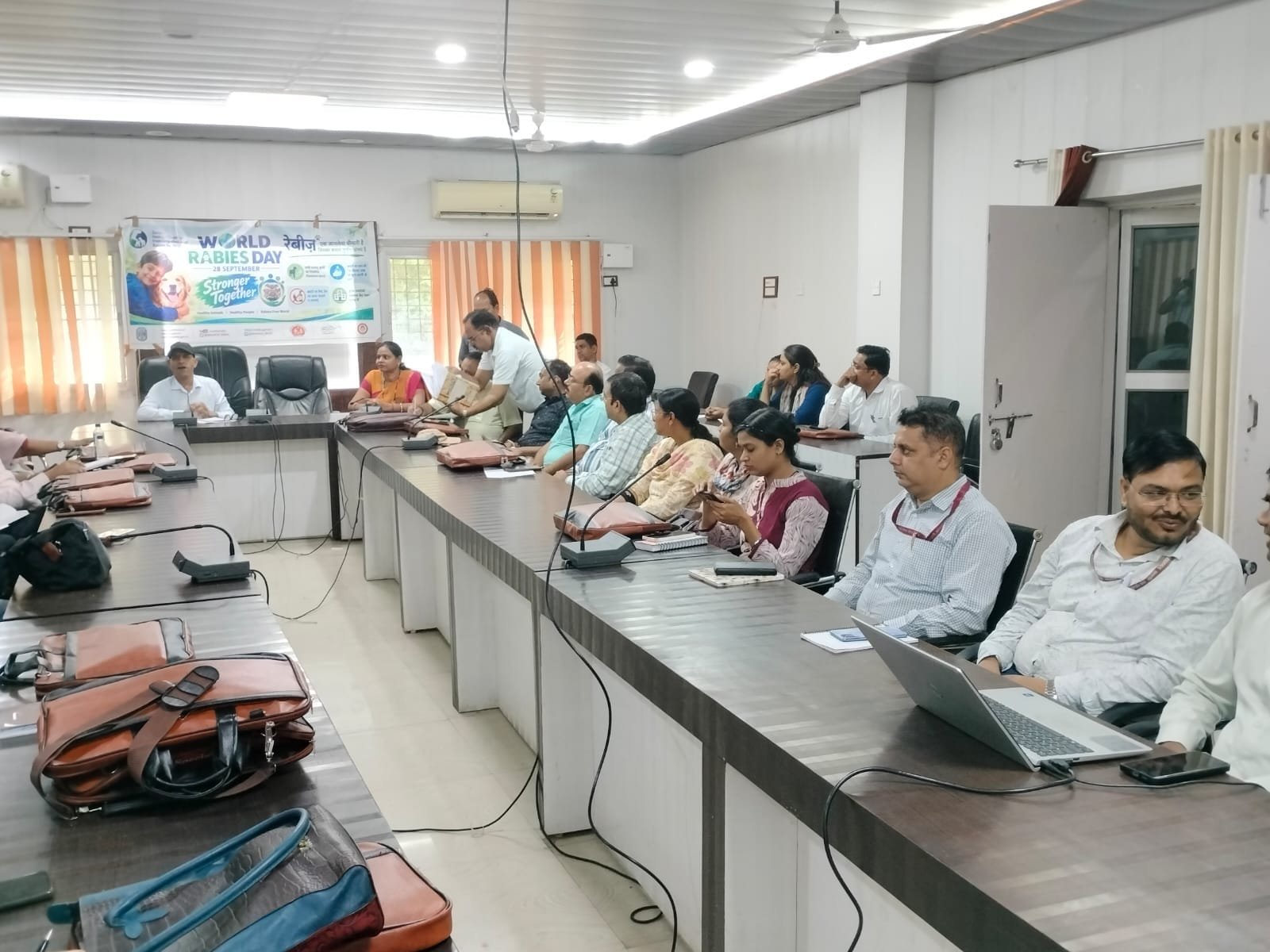 झांसी में 8 माह में 46 हजार से ज्यादा डॉग बाइट केस, CMO ने कहा- काटने के बाद देरी नहीं, तुरंत लगवाएं टीका
