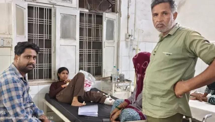तेज रफ्तार बस ने स्कूटी सवार युवती को मारी टक्कर, घायल को अस्पताल में कराया भर्ती, चालक फरार