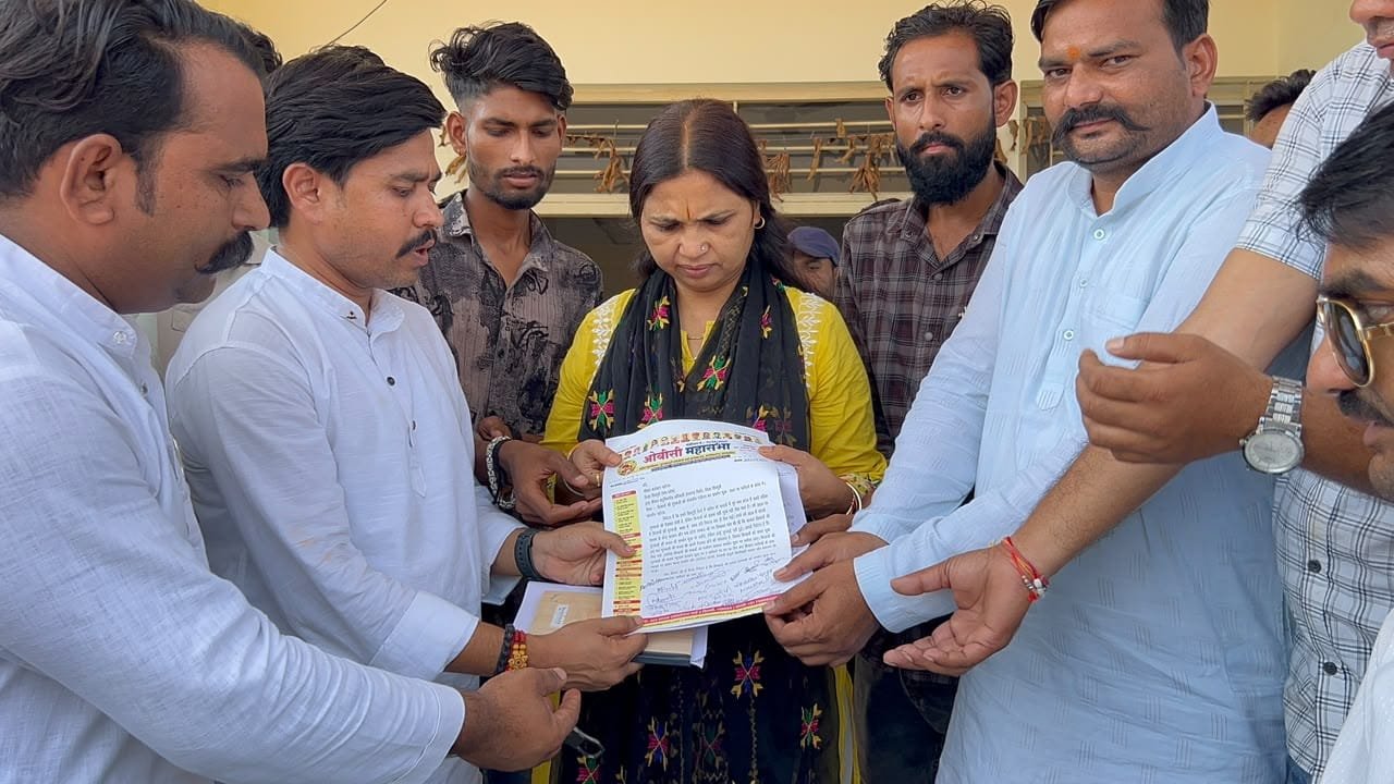 पिछोर में MSP को लेकर किसानों का प्रदर्शन: मूंगफली का भाव ₹7,517 करने की मांग, 10 दिन का अल्टीमेटम