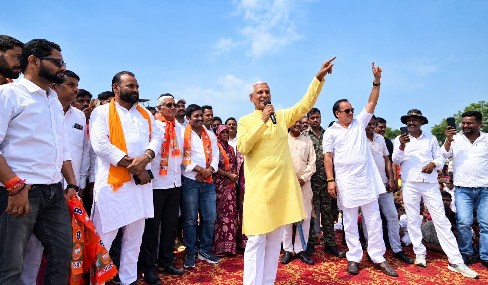 पिछोर में विधायक प्रीतम लोधी का बड़ा ऐलान, पंचायतों को बांटे 51 पानी के टैंकर, 22 पंचायतों की बढ़ी उम्मीद