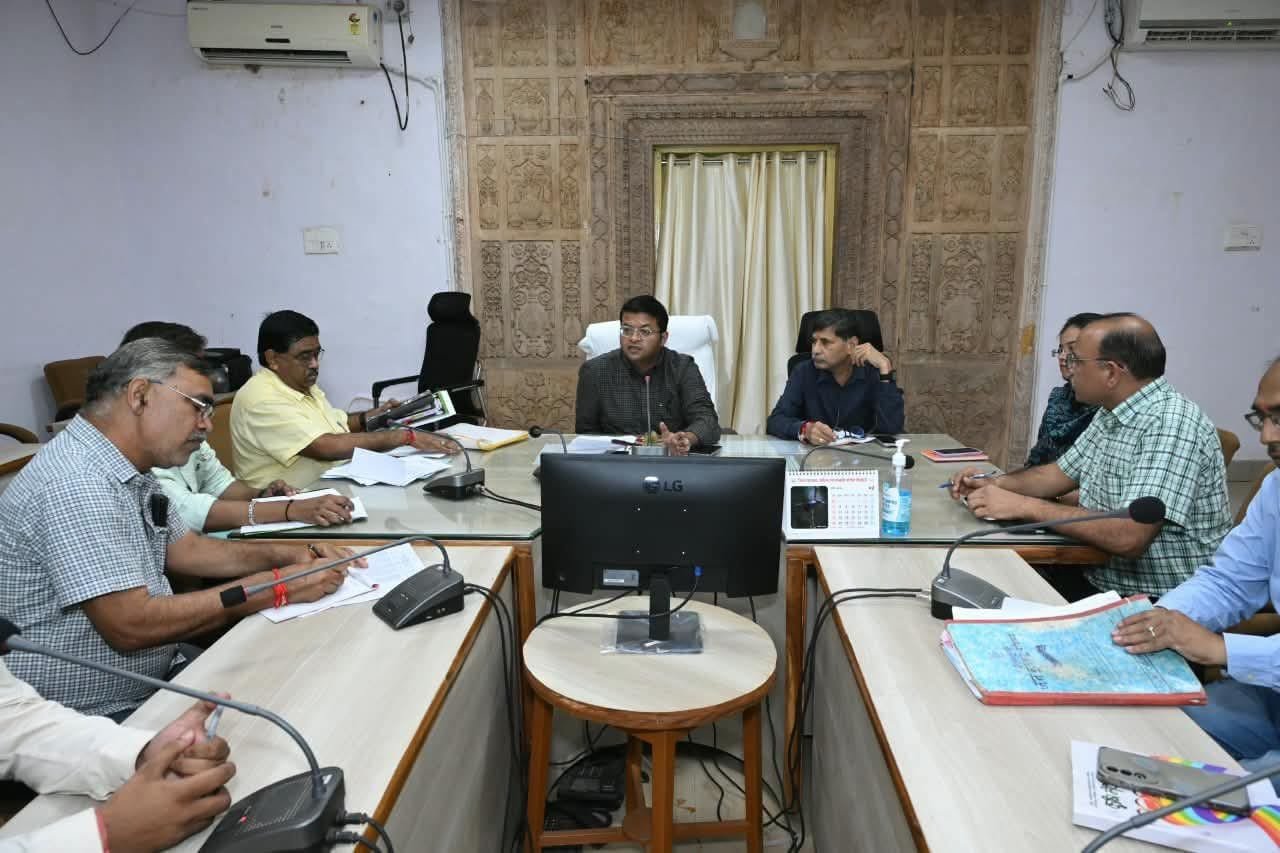 सहकारी बैंकों में गड़बड़ी पर कलेक्टर सख्त, बोले- जमा पूंजी से खिलवाड़ बर्दाश्त नहीं