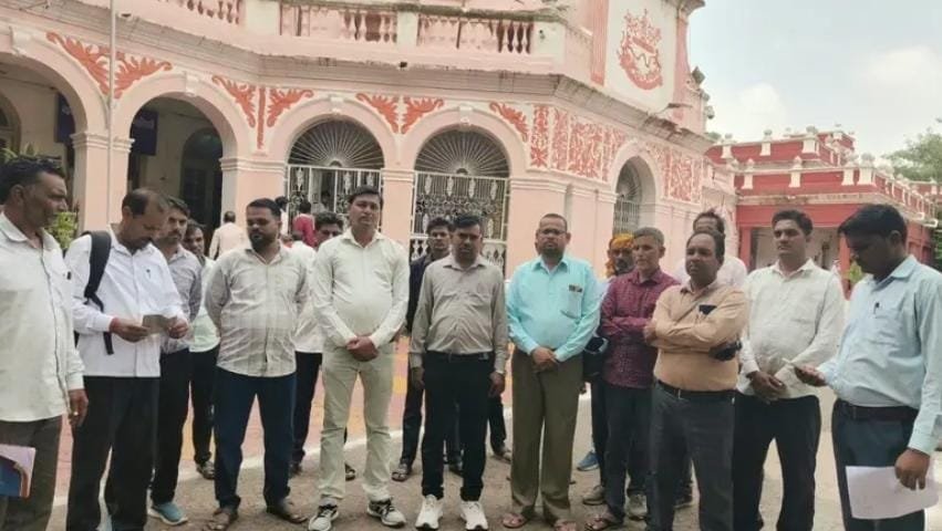 JNV पनघटा की व्यवस्थाओं पर अभिभावकों के सवाल, प्राचार्य पद खाली, पानी, पढ़ाई और भोजन सुधारने की मांग