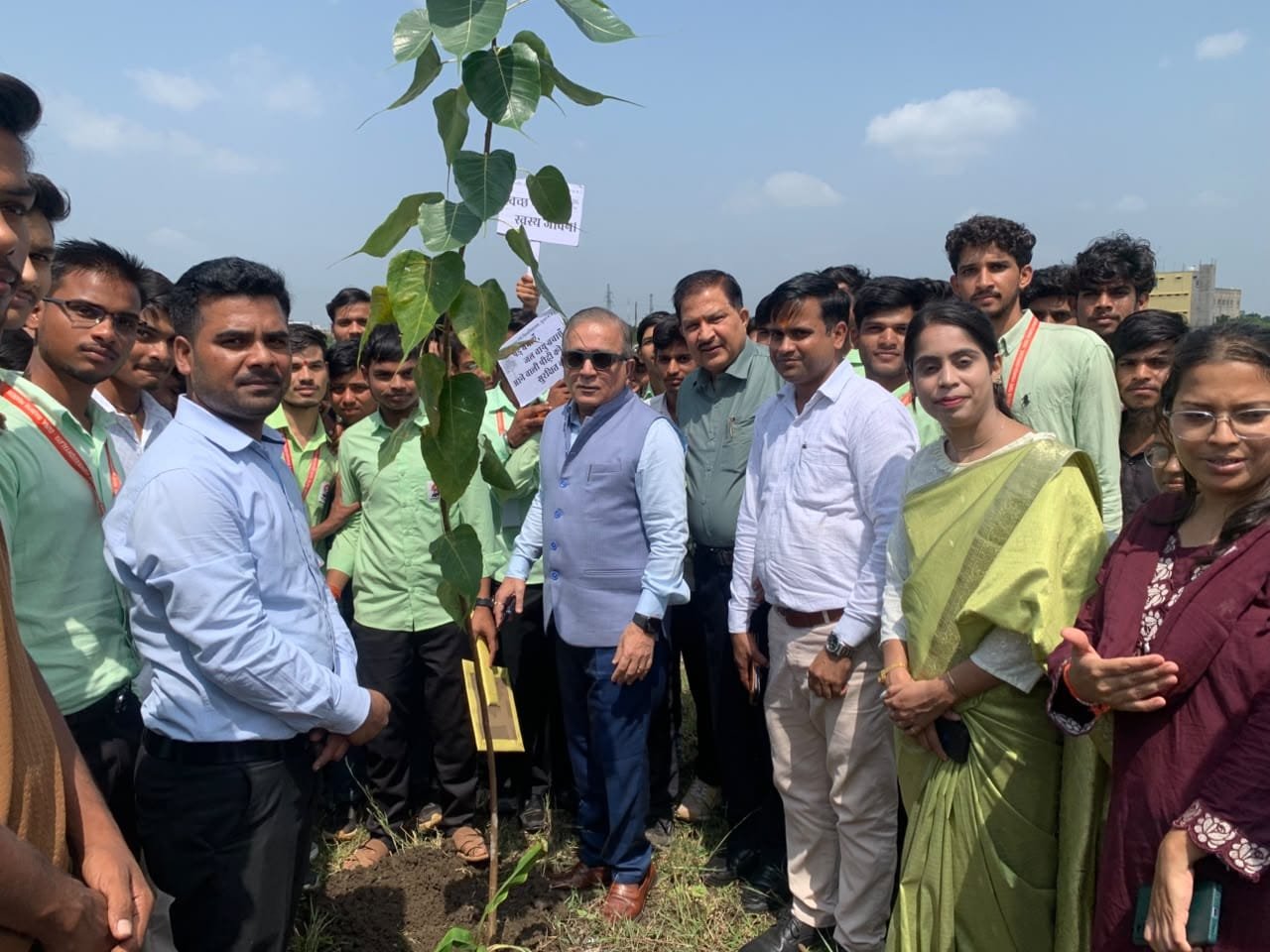 तात्या टोपे विश्वविद्यालय में सेवा संकल्प अभियान, 51 पौधे लगाए; छात्रों ने निकाली जागरूकता रैली