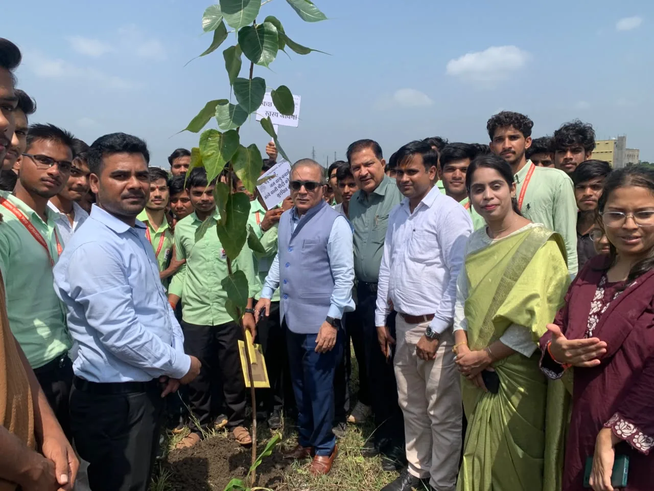 तात्या टोपे विश्वविद्यालय में सेवा संकल्प अभियान, 51 पौधे लगाए; छात्रों ने निकाली जागरूकता रैली