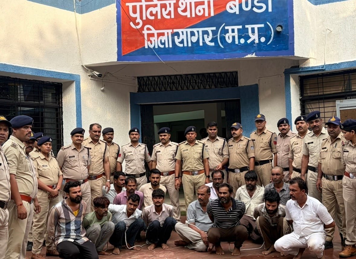 सागर में अवैध शराब पर बड़ा एक्शन: 14 आरोपी गिरफ्तार, 225 लीटर शराब जब्त