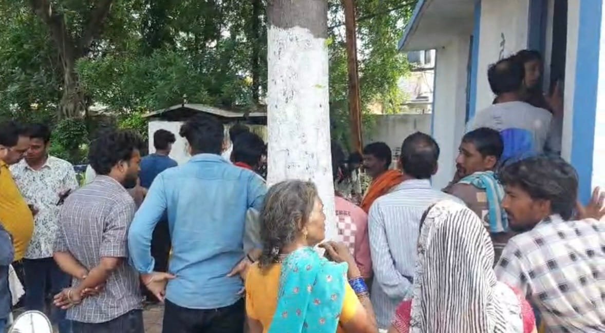 संदिग्ध परिस्थितियों में युवक की मौत, परिजनों ने जहरीली शराब से मौत का लगाया आरोप